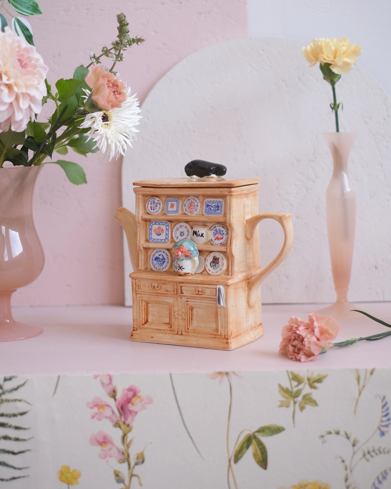 Ancienne théière en porcelaine anglaise - Vaisselier
