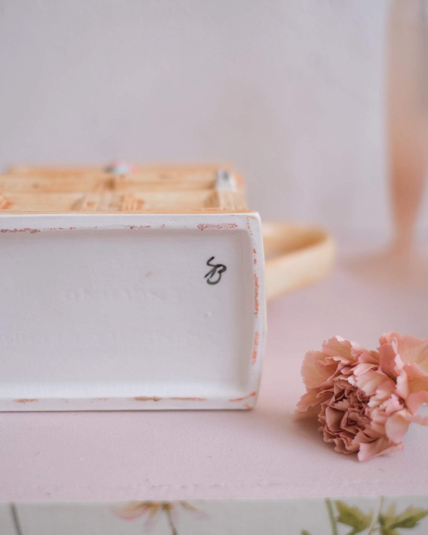 Ancienne théière en porcelaine anglaise - Vaisselier
