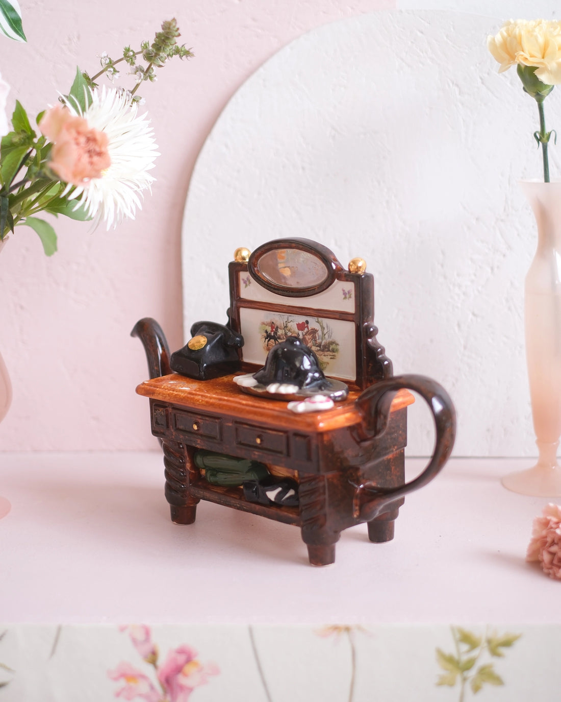 Ancienne théière en porcelaine anglaise - Buffet