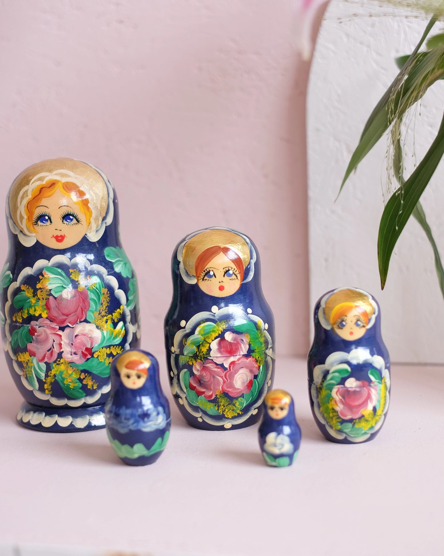 Ensemble de 5 anciennes poupées russes