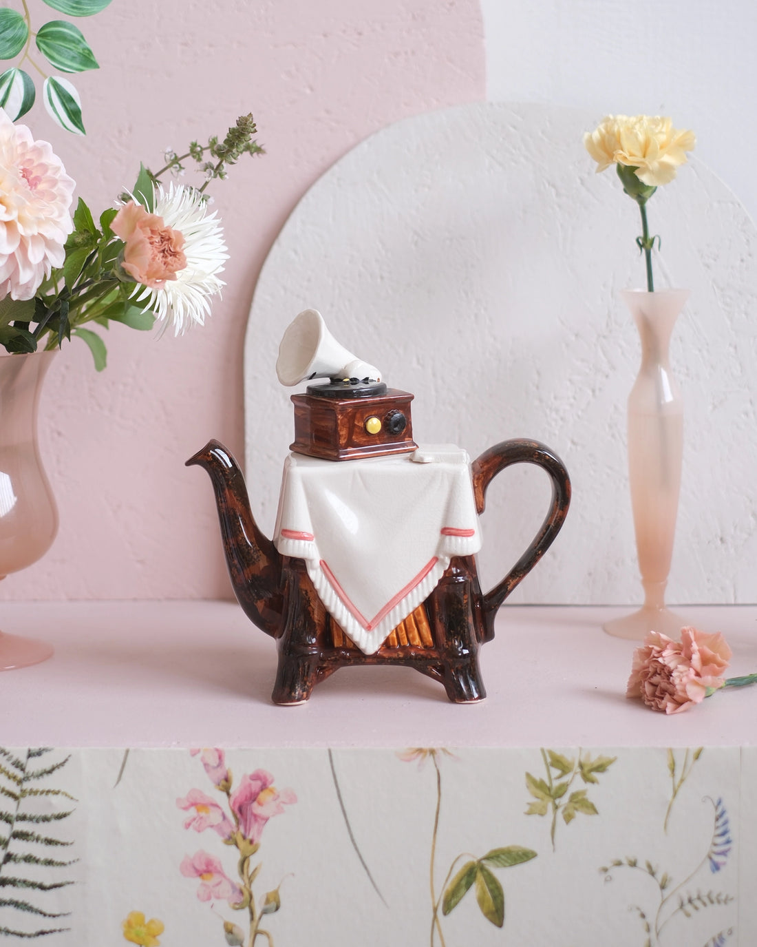Ancienne théière en porcelaine anglaise - Sonophone