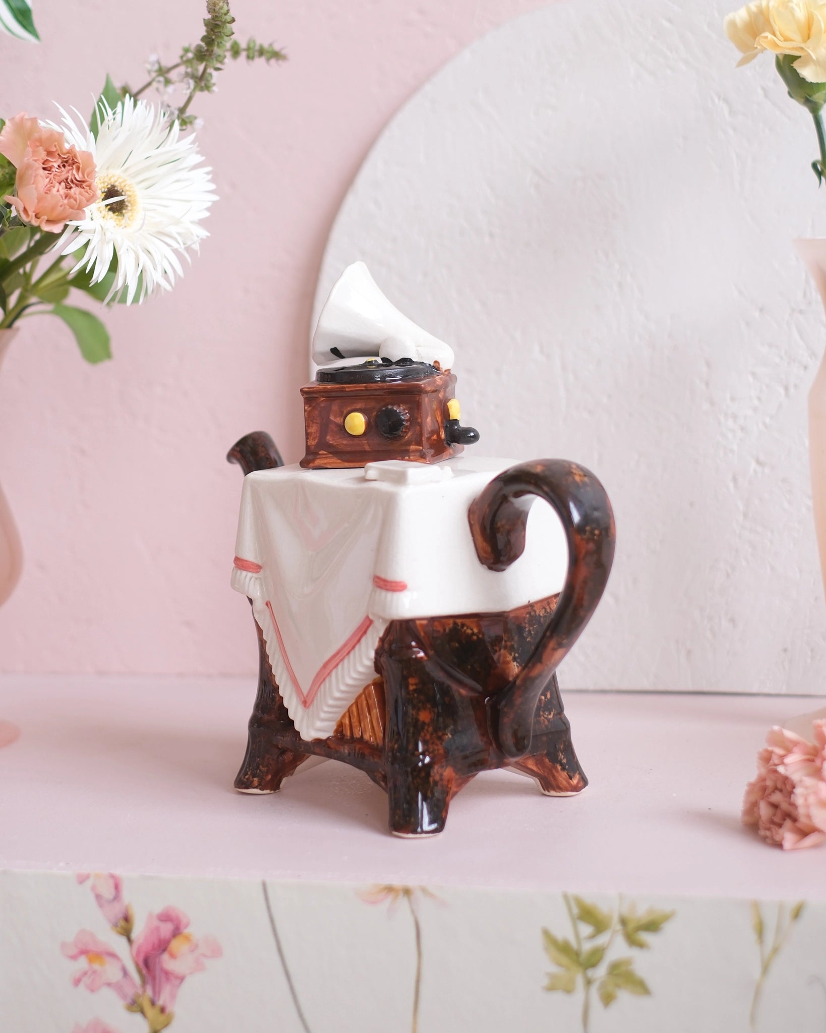 Ancienne théière en porcelaine anglaise - Sonophone