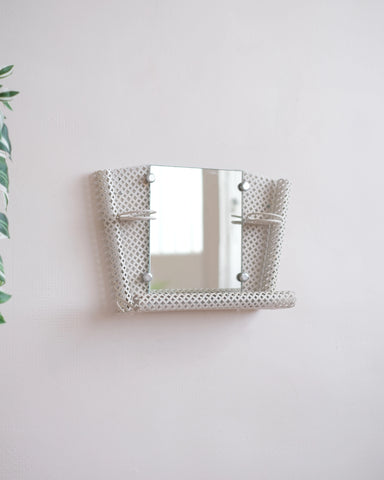 Ancienne étagère avec miroir en métal perforé