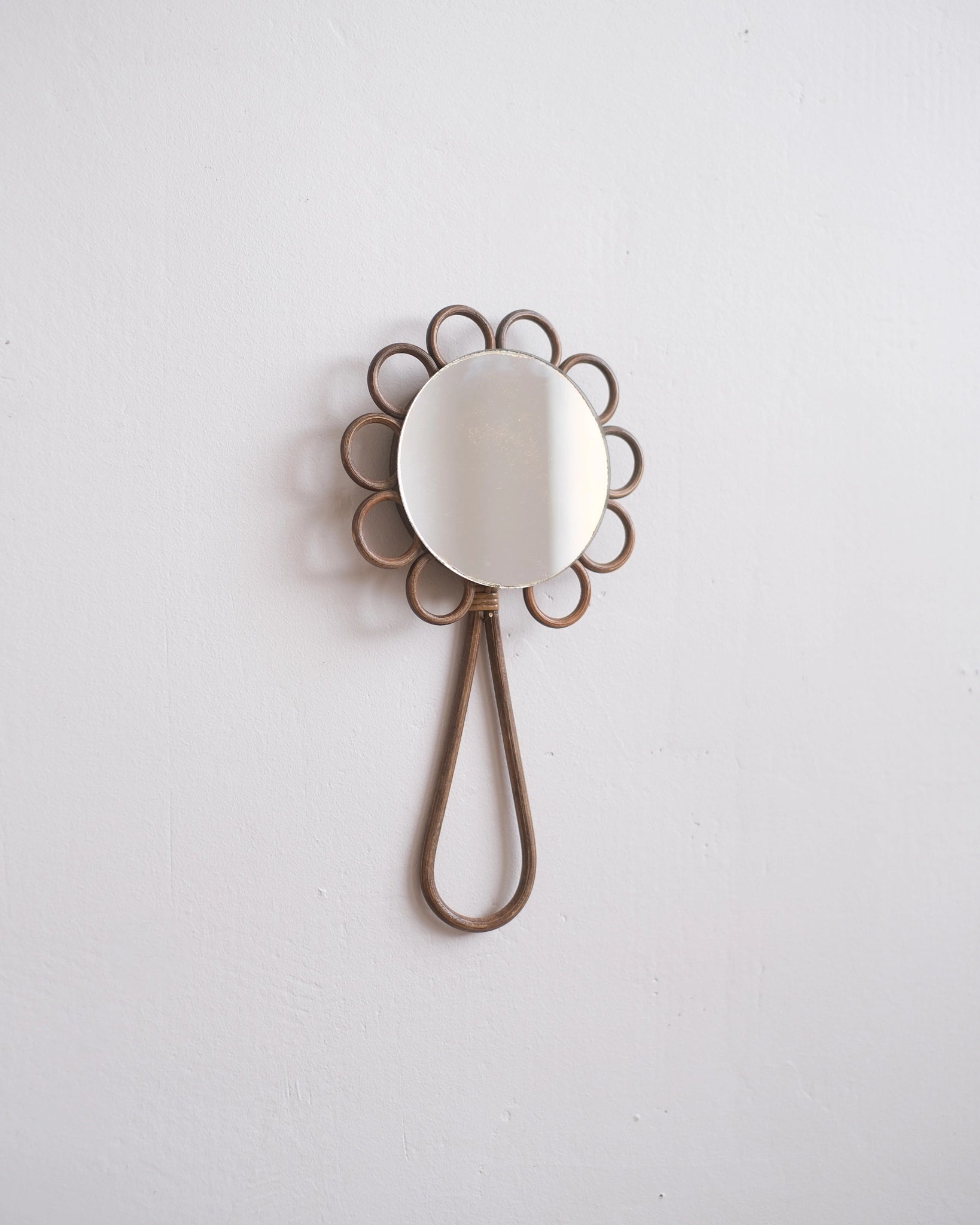Miroir fleur en rotin