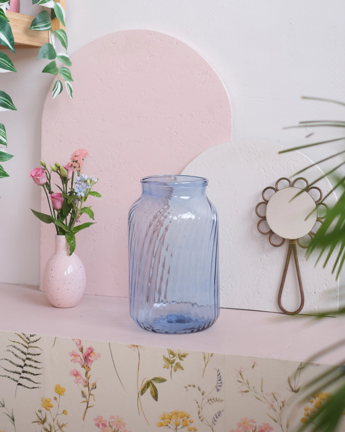 Ancien grand vase en verre bleuté