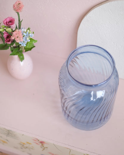 Ancien grand vase en verre bleuté
