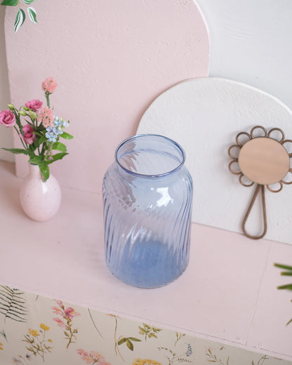 Ancien grand vase en verre bleuté