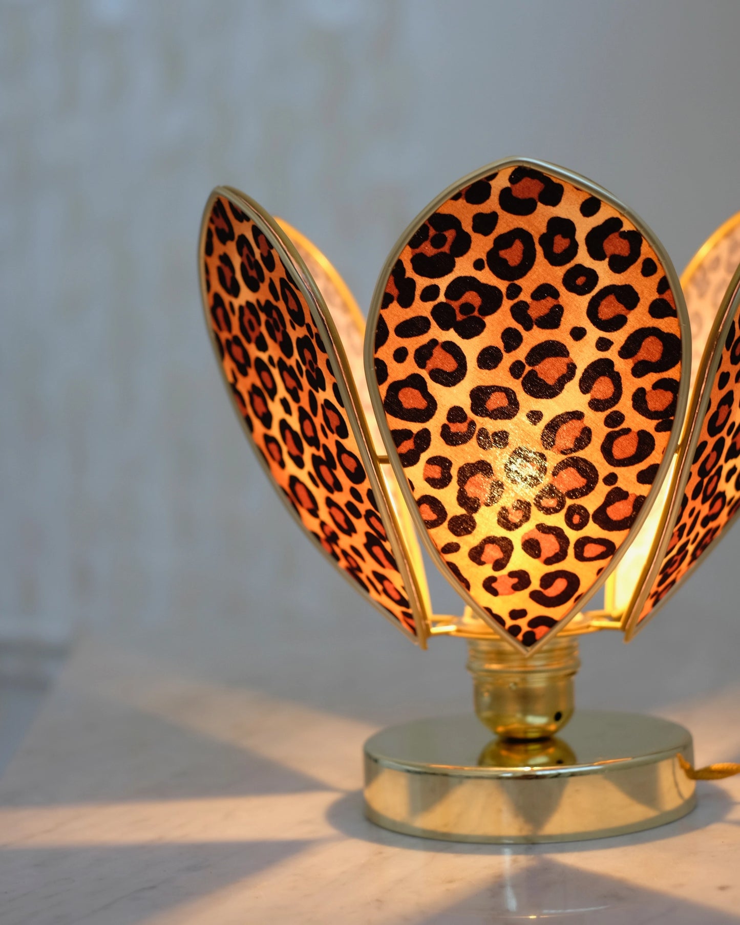 Lampe Fleur à poser - Motif léopard