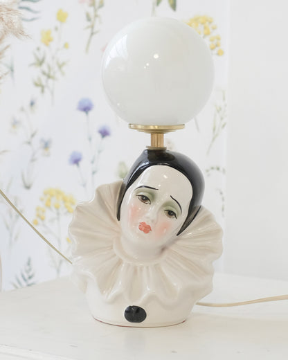 Lampe Pierrot avec son globe en opaline