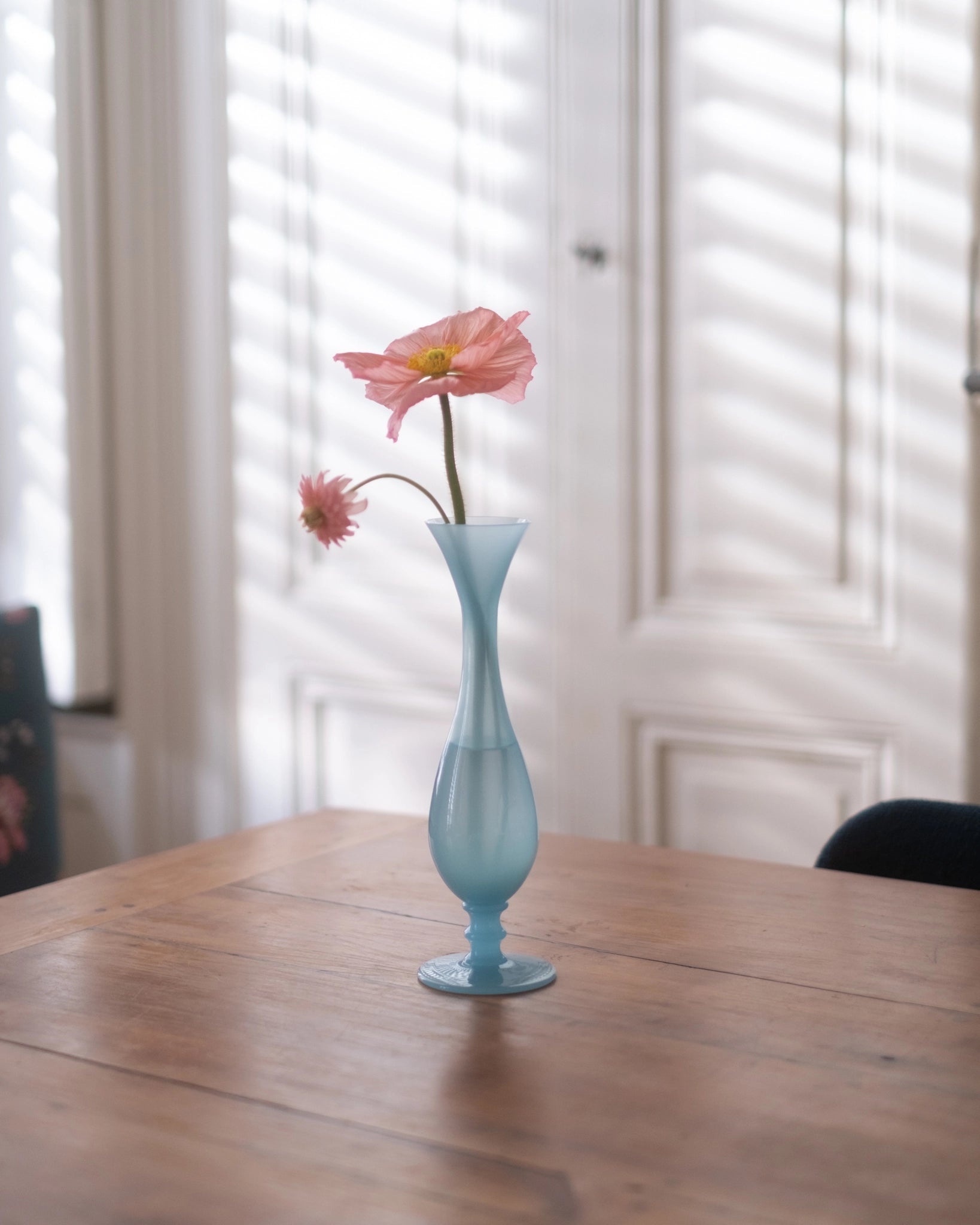 Ancien soliflore en opaline bleue - Silly &amp; Billy