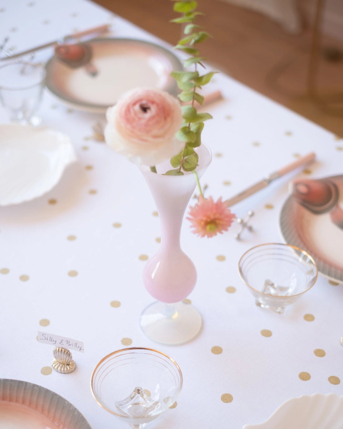 Ancien soliflore en opaline rose - Silly &amp; Billy