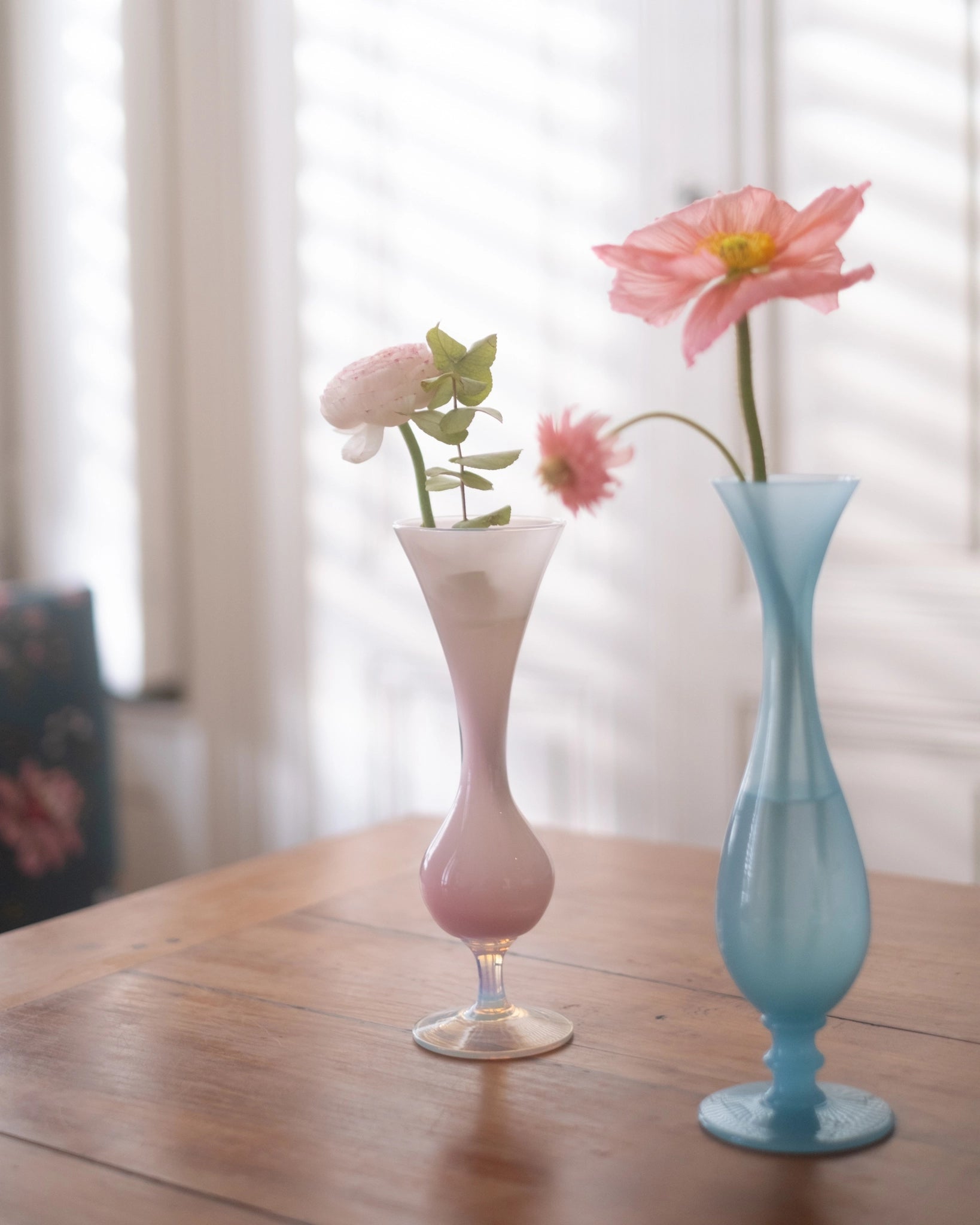 Ancien soliflore en opaline rose - Silly &amp; Billy