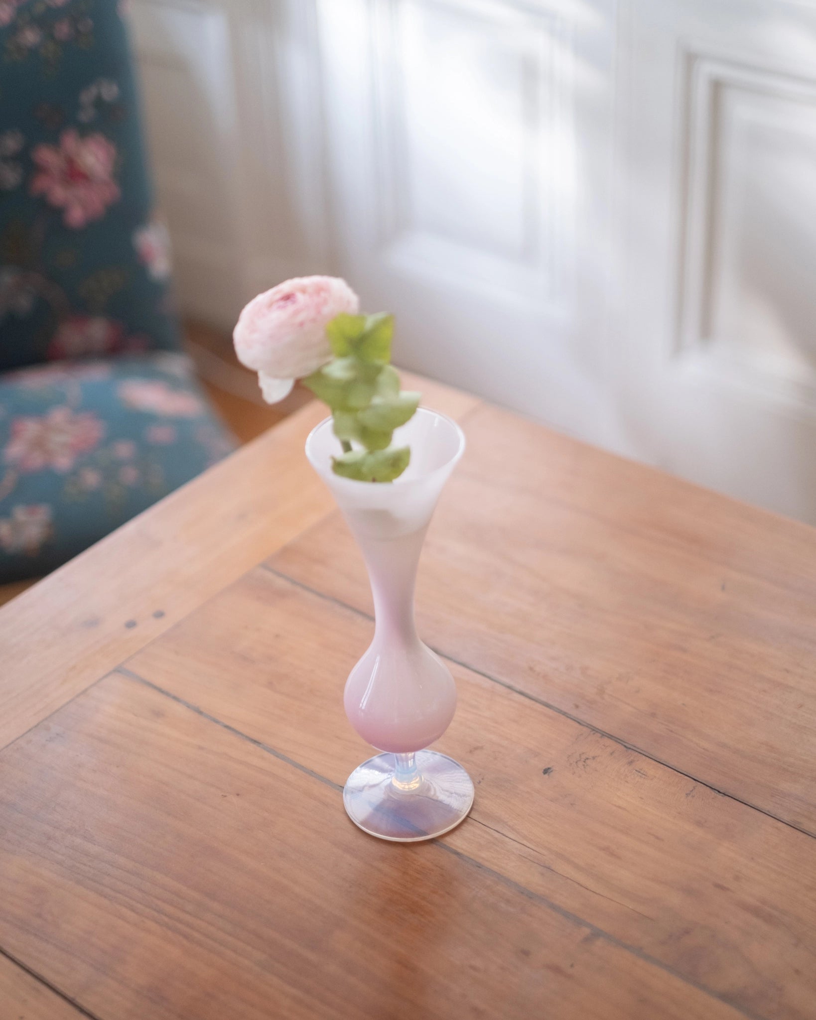 Ancien soliflore en opaline rose - Silly &amp; Billy