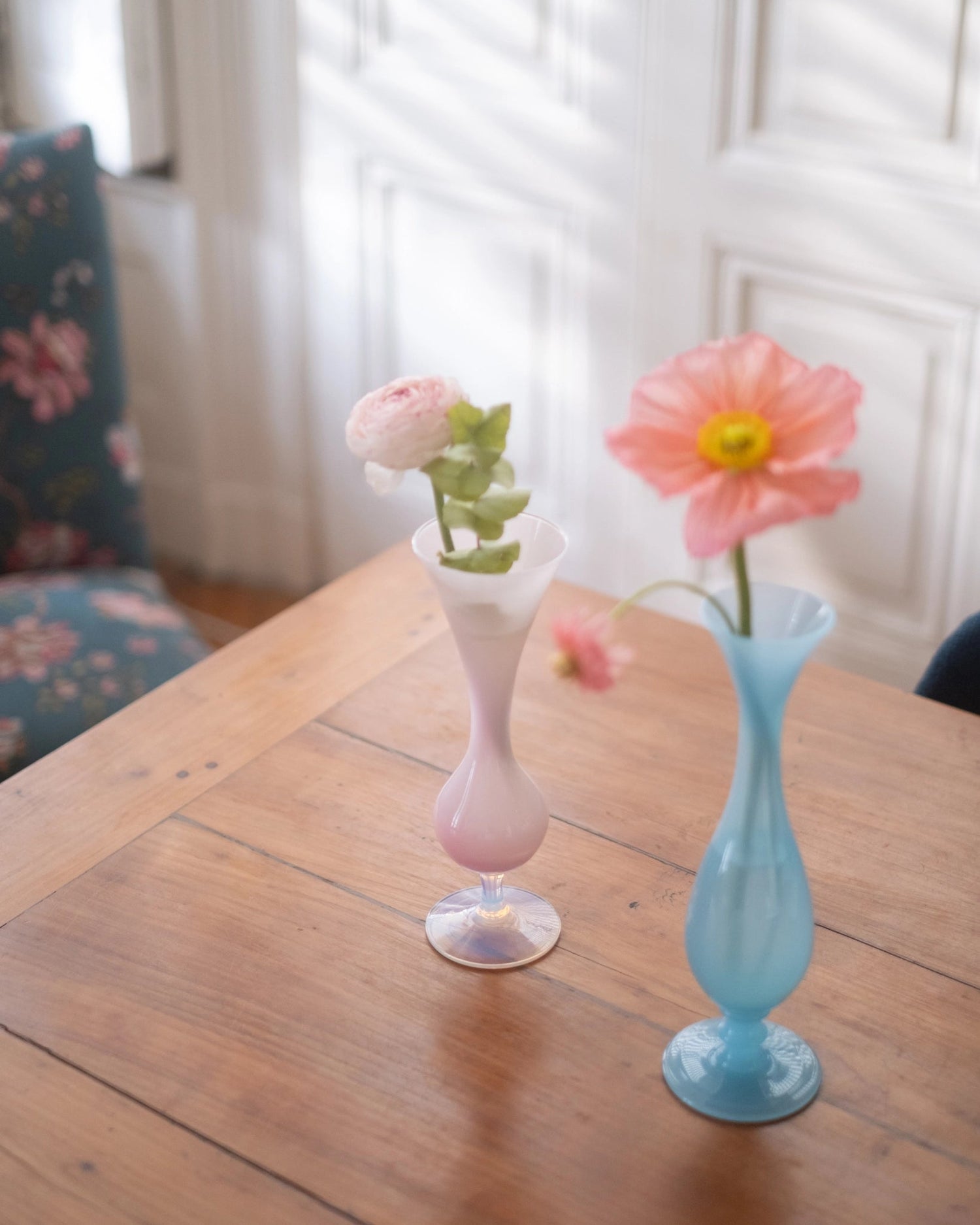 Ancien soliflore en opaline rose - Silly &amp; Billy