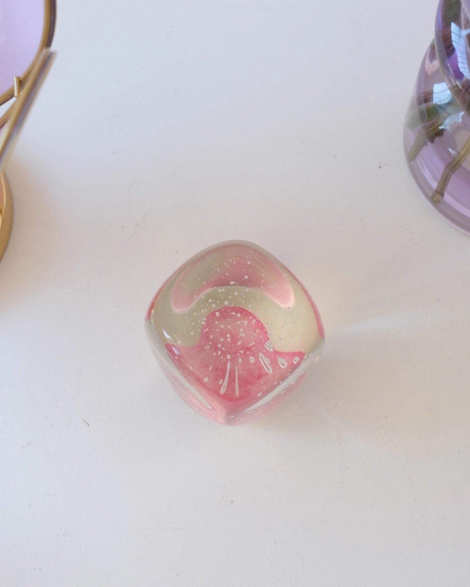 Ancien sulfure en verre rose - Silly &amp; Billy