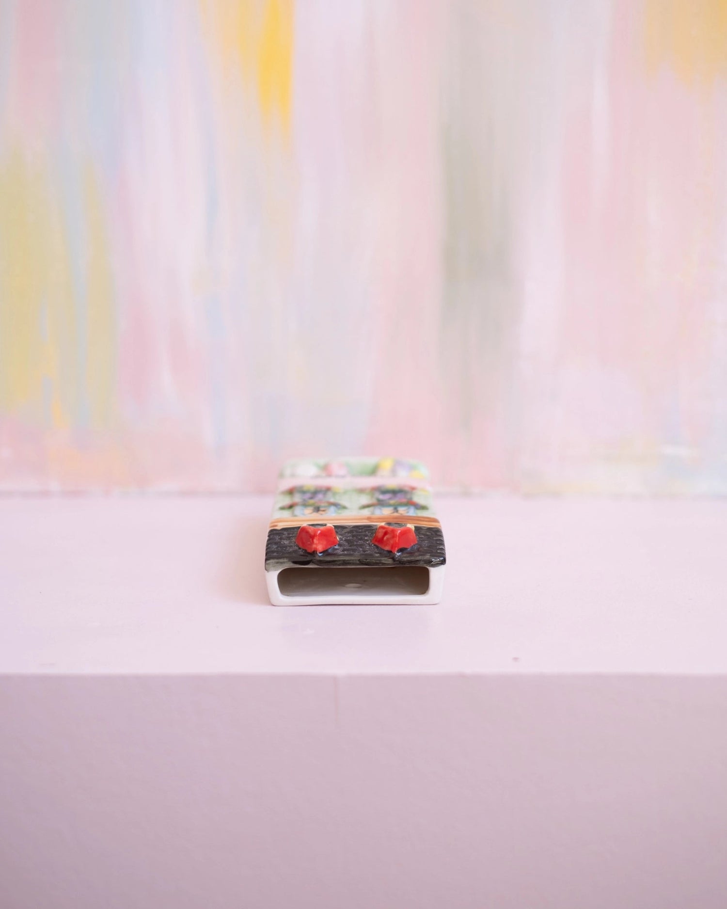 Ancien vase mural en barbotine - Candy shop - Silly &amp; Billy