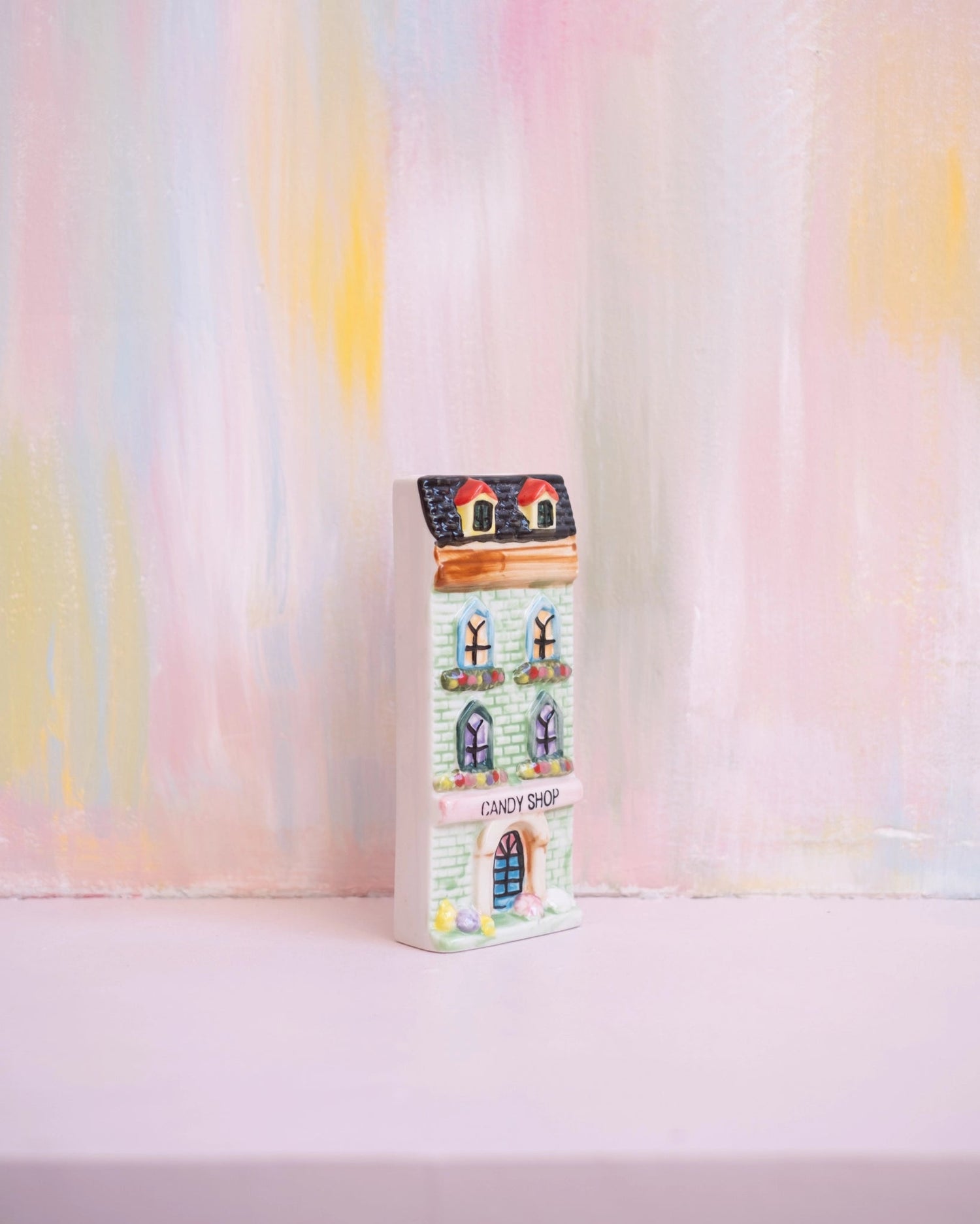 Ancien vase mural en barbotine - Candy shop - Silly &amp; Billy
