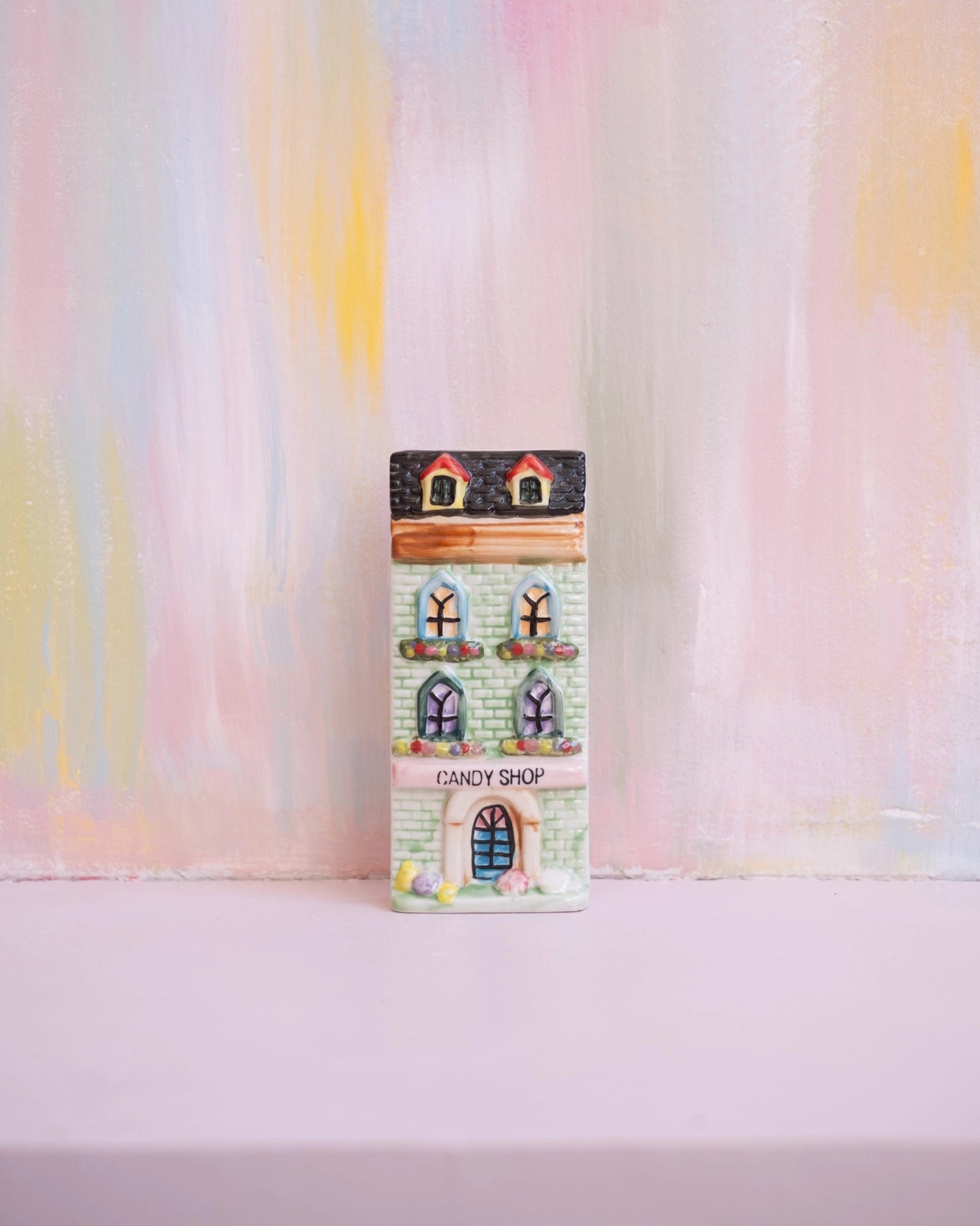 Ancien vase mural en barbotine - Candy shop - Silly &amp; Billy