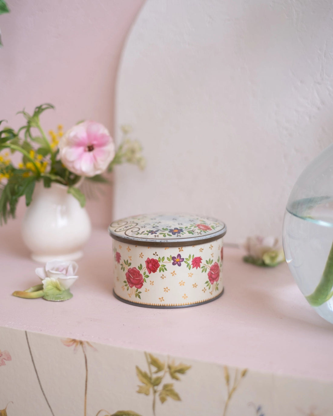 Ancienne boite en métal fleuri - Silly &amp; Billy