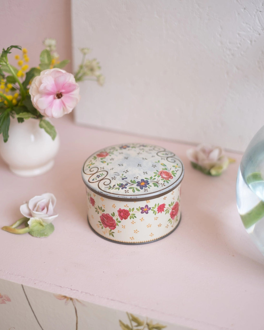 Ancienne boite en métal fleuri - Silly &amp; Billy