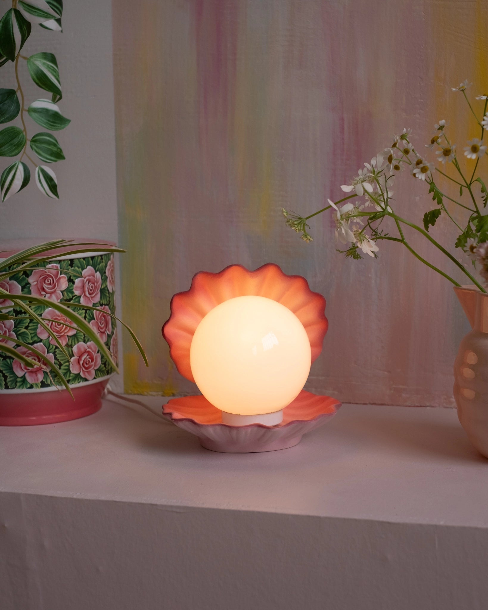 Ancienne lampe coquillage en céramique rose et opaline - Silly &amp; Billy