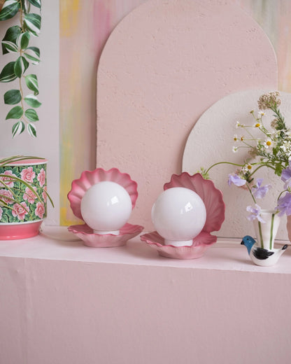 Ancienne lampe coquillage en céramique rose et opaline - Silly &amp; Billy