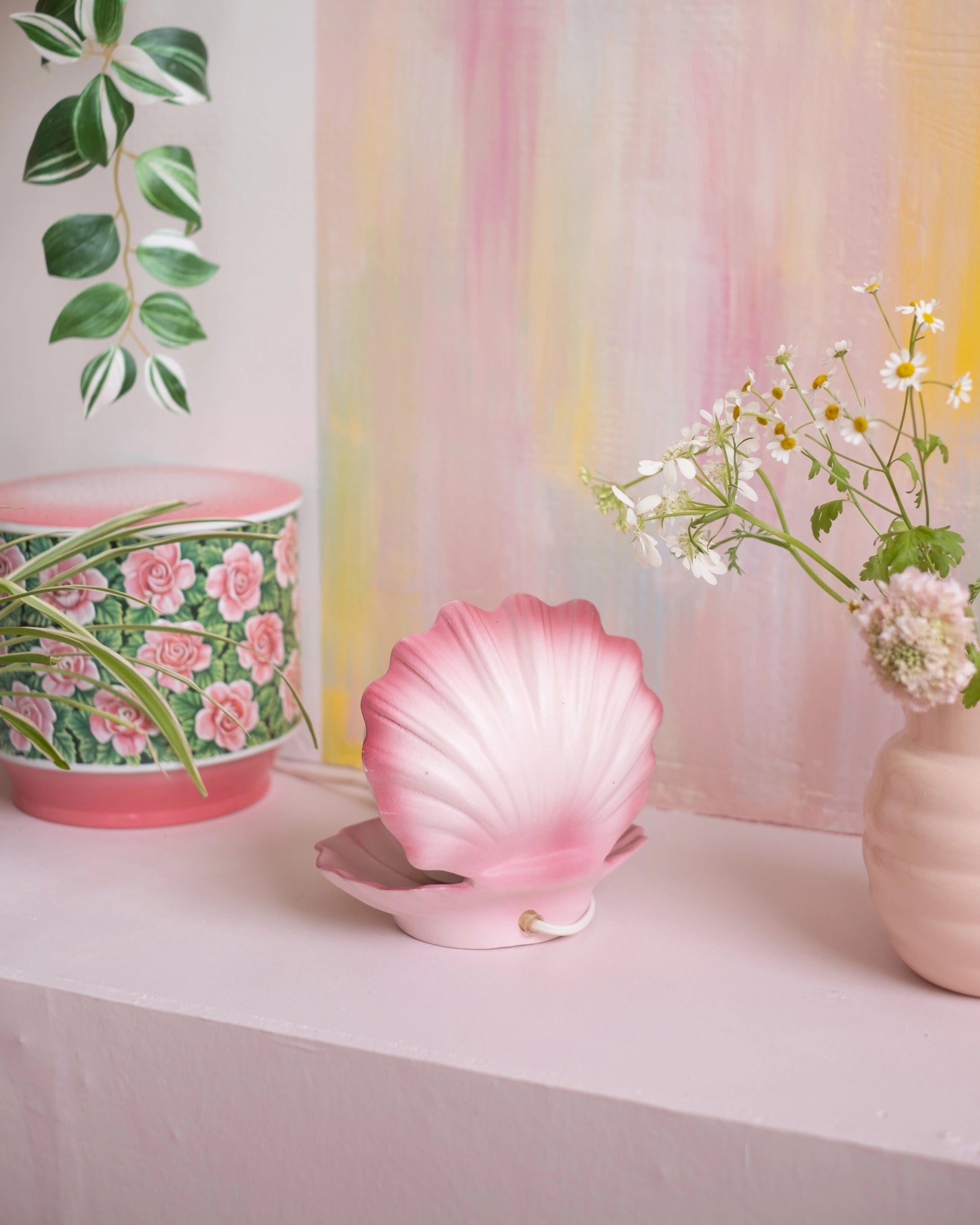 Ancienne lampe coquillage en céramique rose et opaline - Silly &amp; Billy