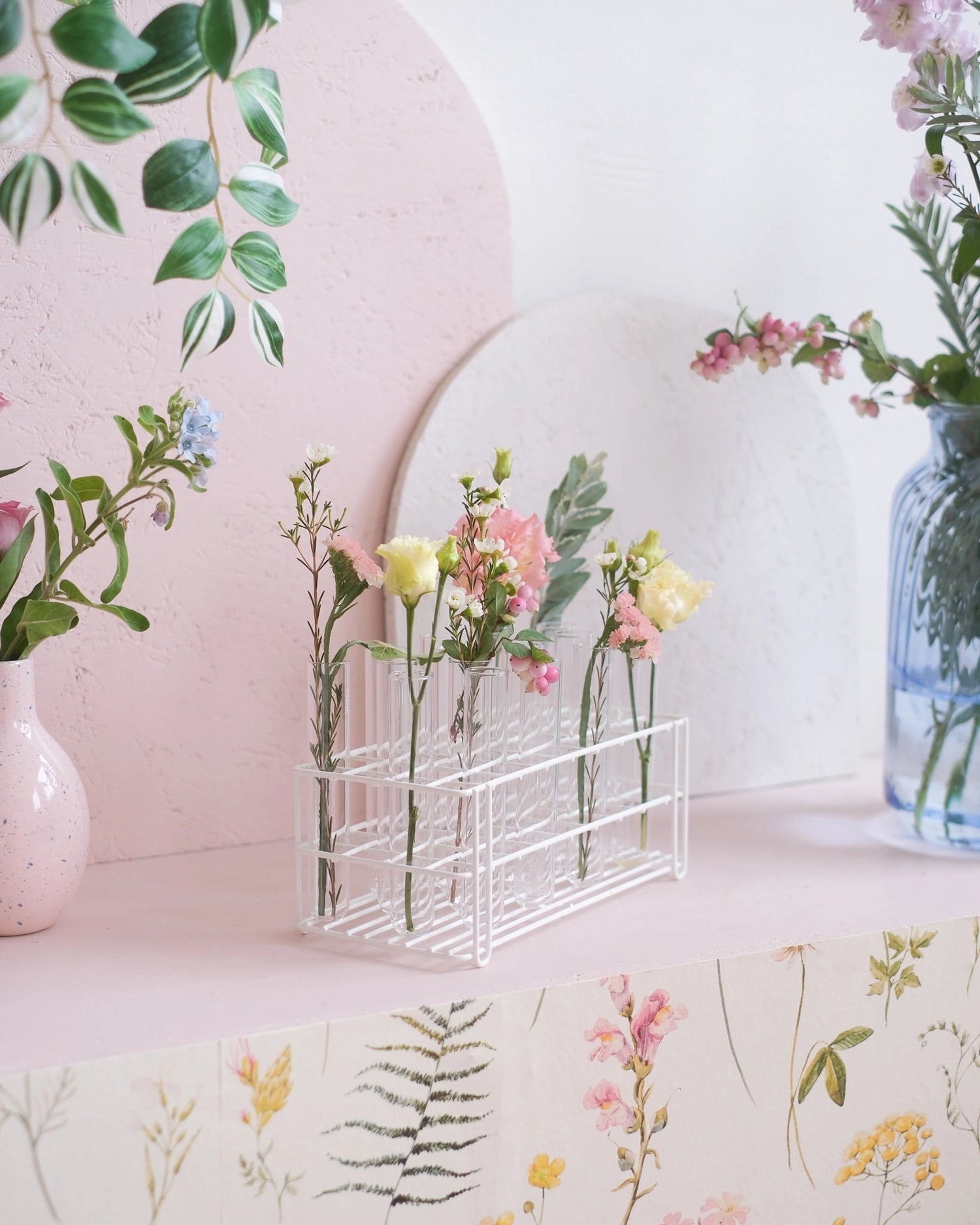 Anciens tubes à essai avec support en métal - Silly &amp; Billy