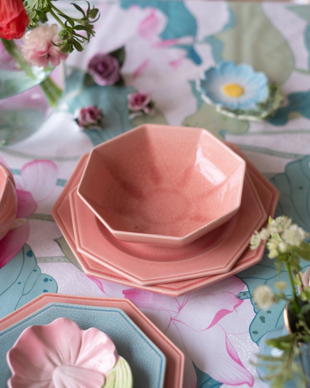 Coupe en faïence rose de Charolles