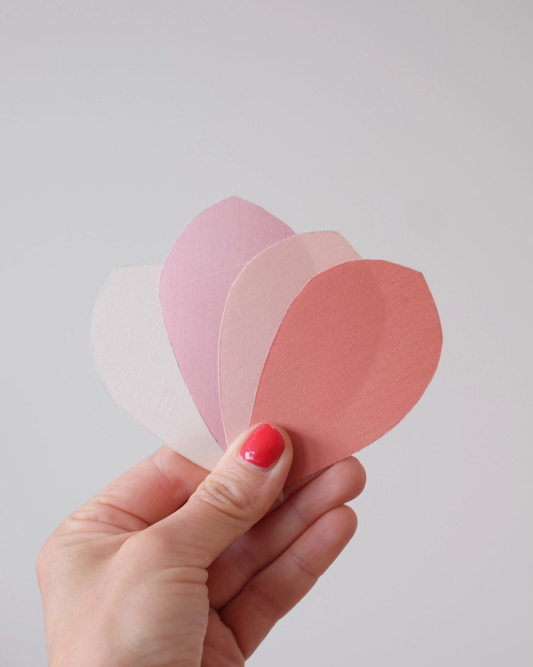 Échantillons de tissus pour nos luminaires fleurs - Silly &amp; Billy