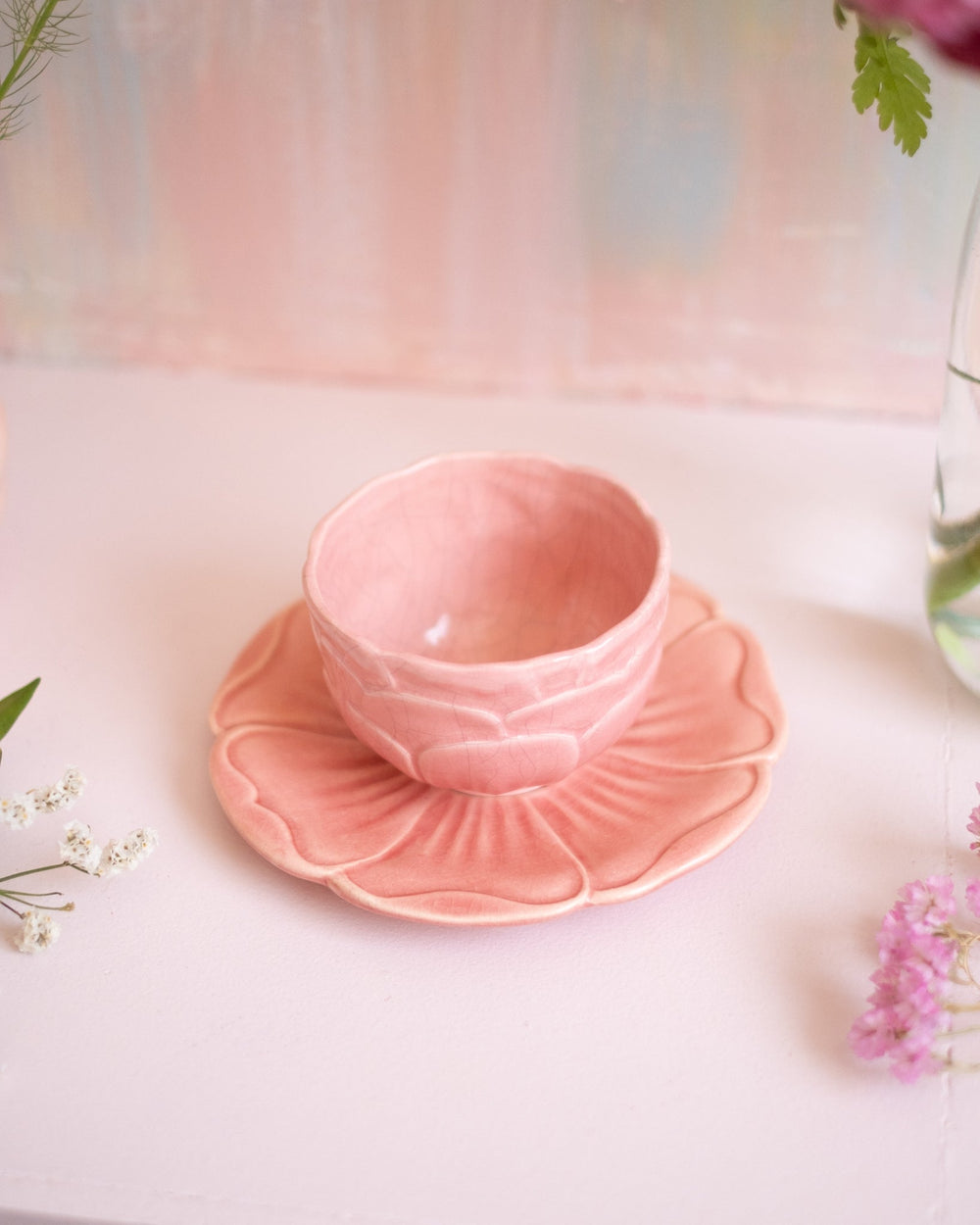 Ensemble coupe et assiette en faïence rose de Charolles