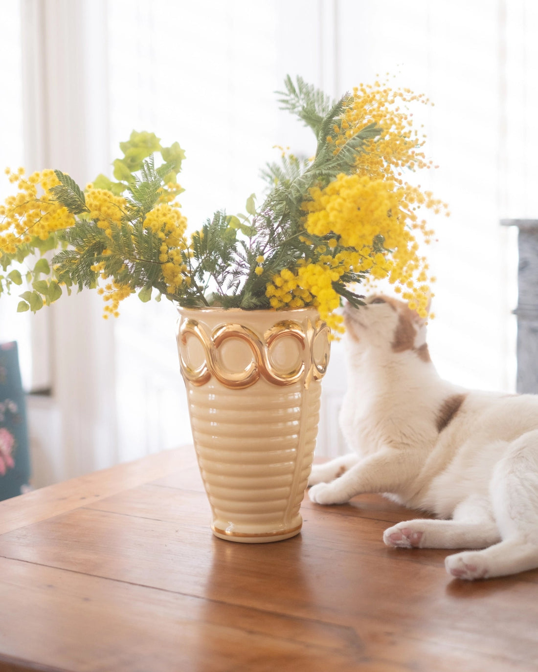 Grand vase Art Déco en opaline jaune et dorée - Silly &amp; Billy