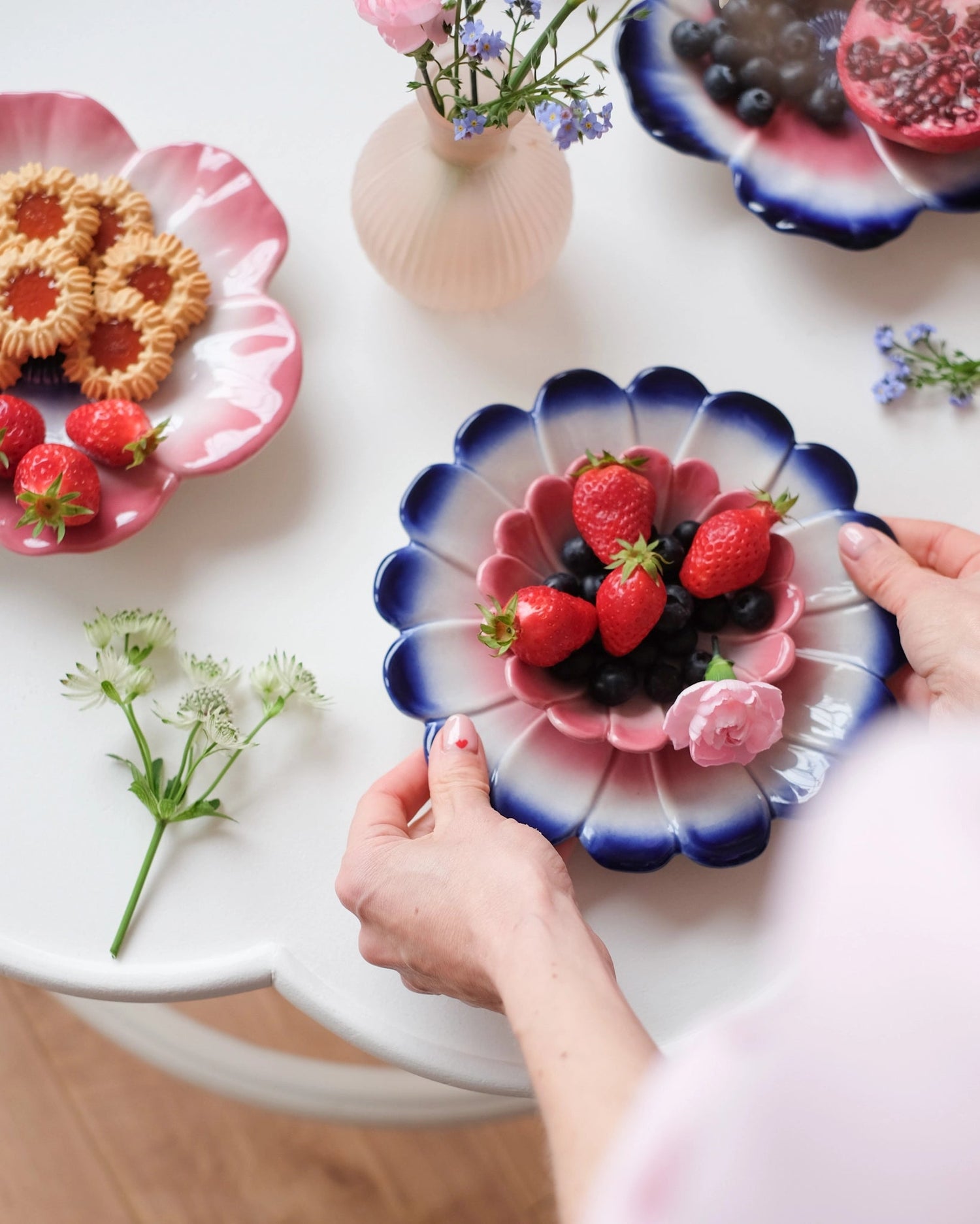 Grande assiette Marigold - Cobalt - Silly &amp; Billy