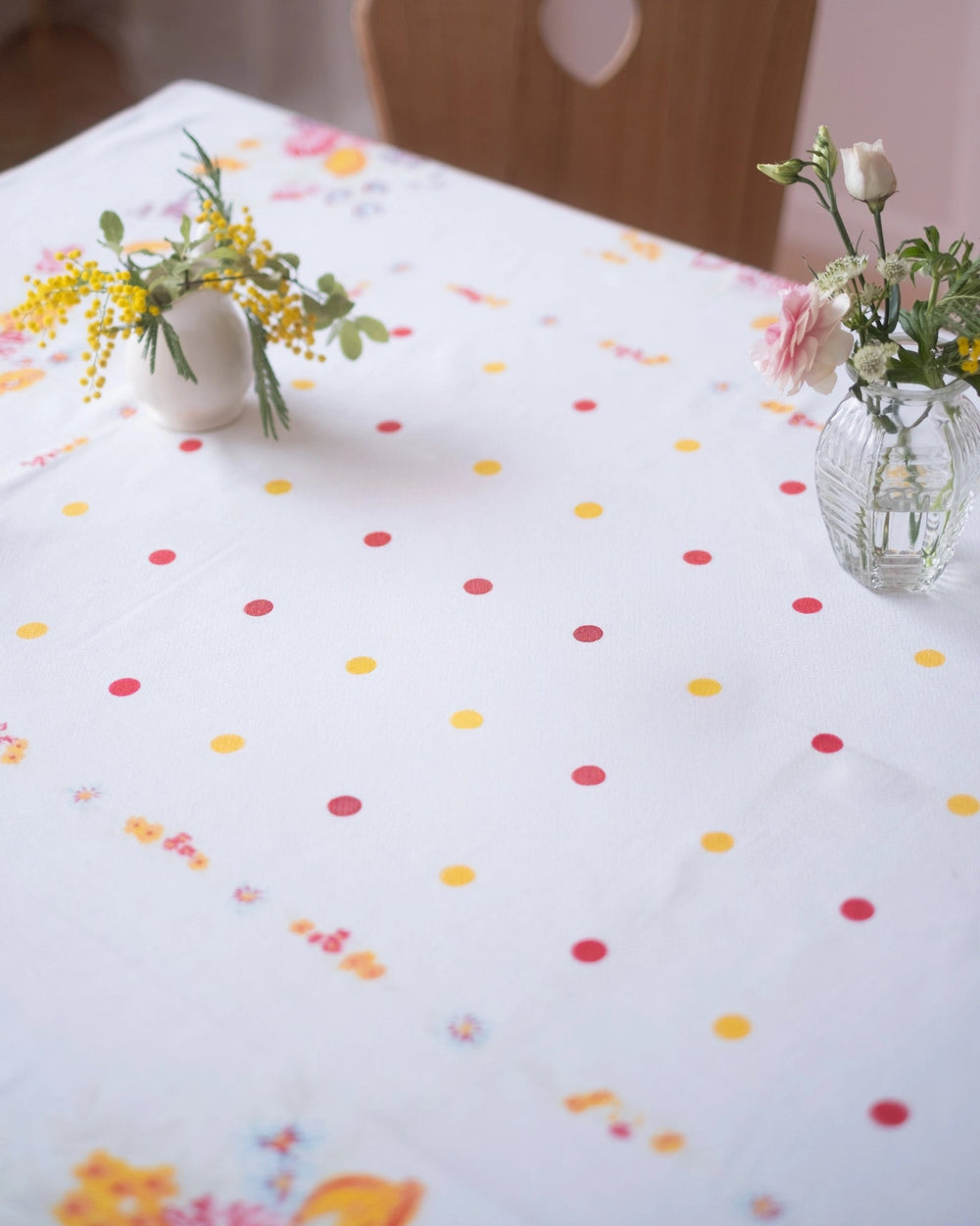 Nappe vintage à pois et fleurs