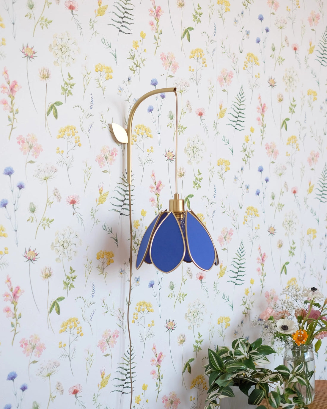 Support mural et baladeuse Fleur - Bleu royal et doré - Silly &amp; Billy