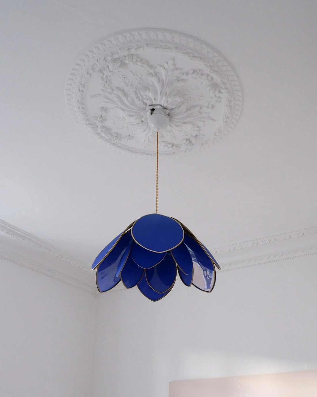 Suspension Fleur double - Bleu Royal et doré - Silly &amp; Billy