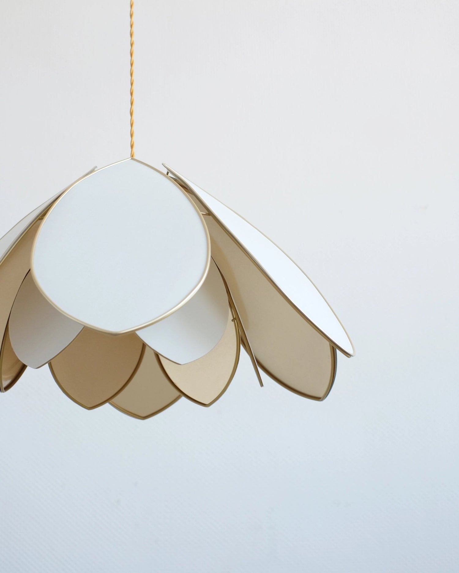 Suspension Fleur double - Écru et intérieur doré - Silly &amp; Billy