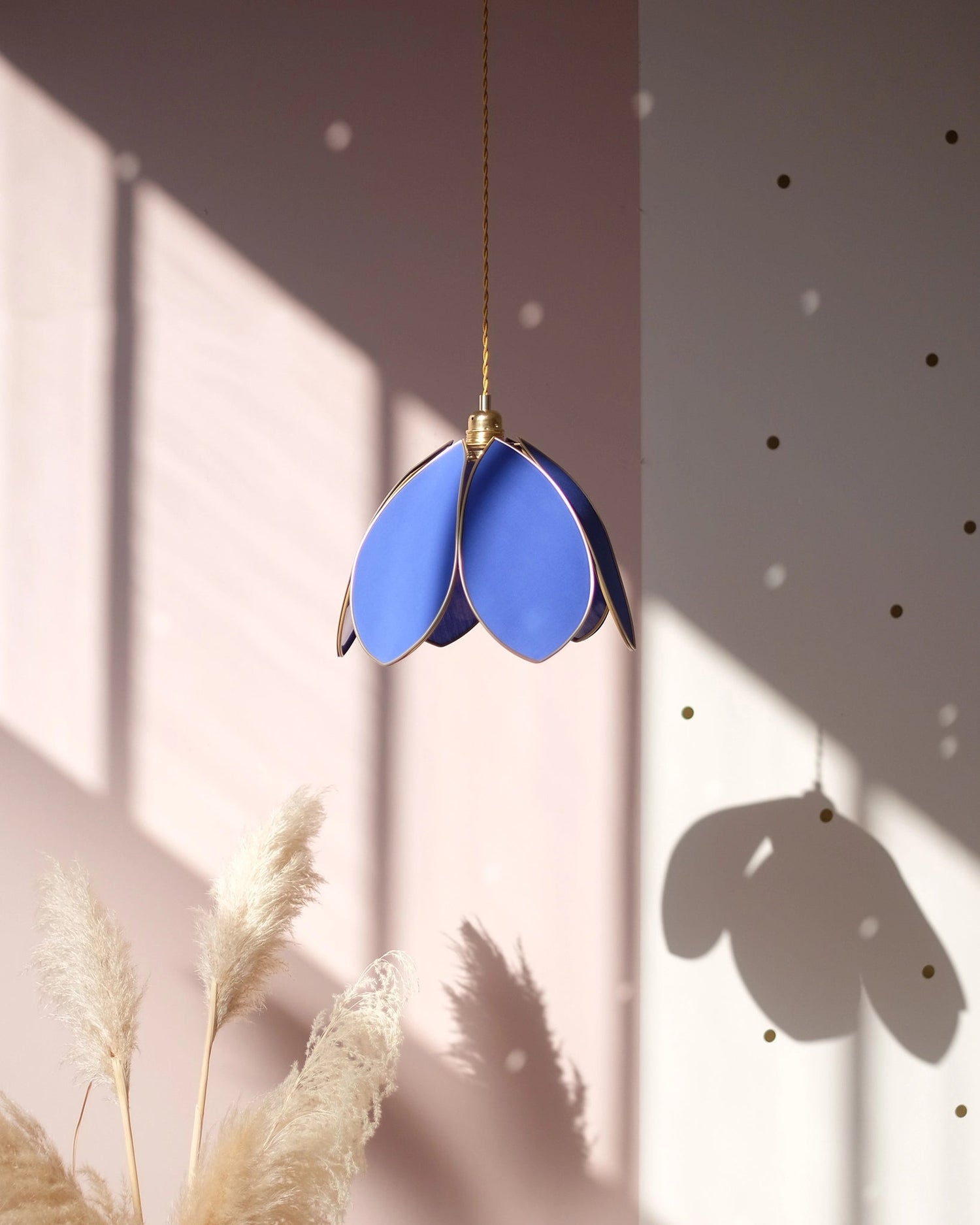 Suspension Fleur simple - Bleu royal et doré - Silly &amp; Billy