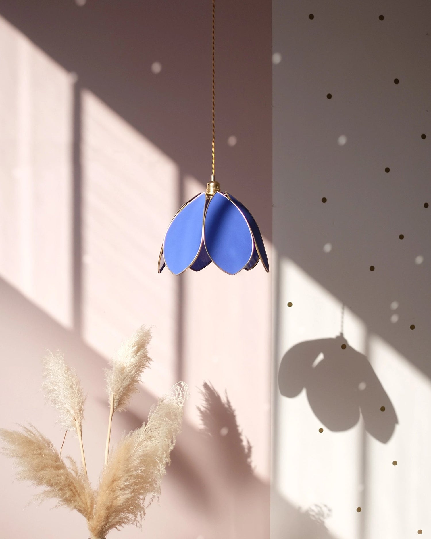 Suspension Fleur simple - Bleu royal et doré - Silly &amp; Billy
