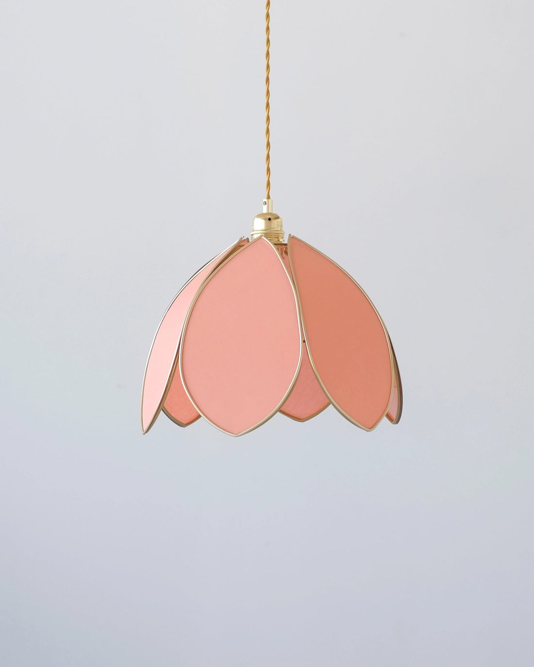 Suspension Fleur simple - Corail et doré - Silly &amp; Billy