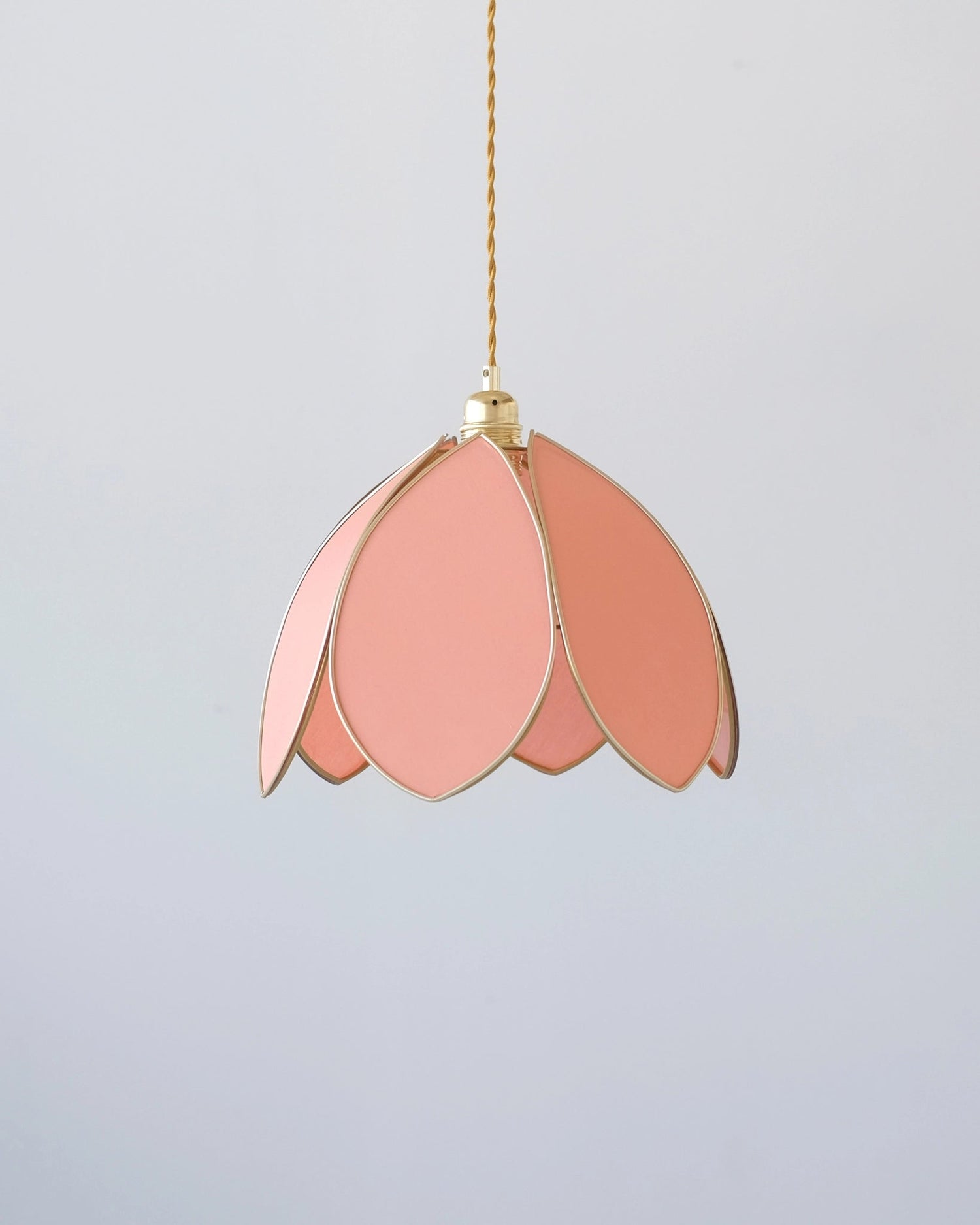 Suspension Fleur simple - Corail et doré - Silly &amp; Billy