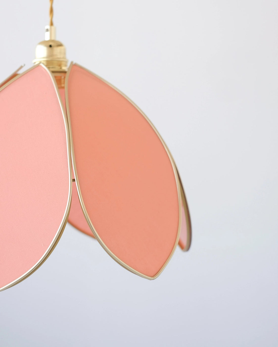 Suspension Fleur simple - Corail et doré - Silly &amp; Billy