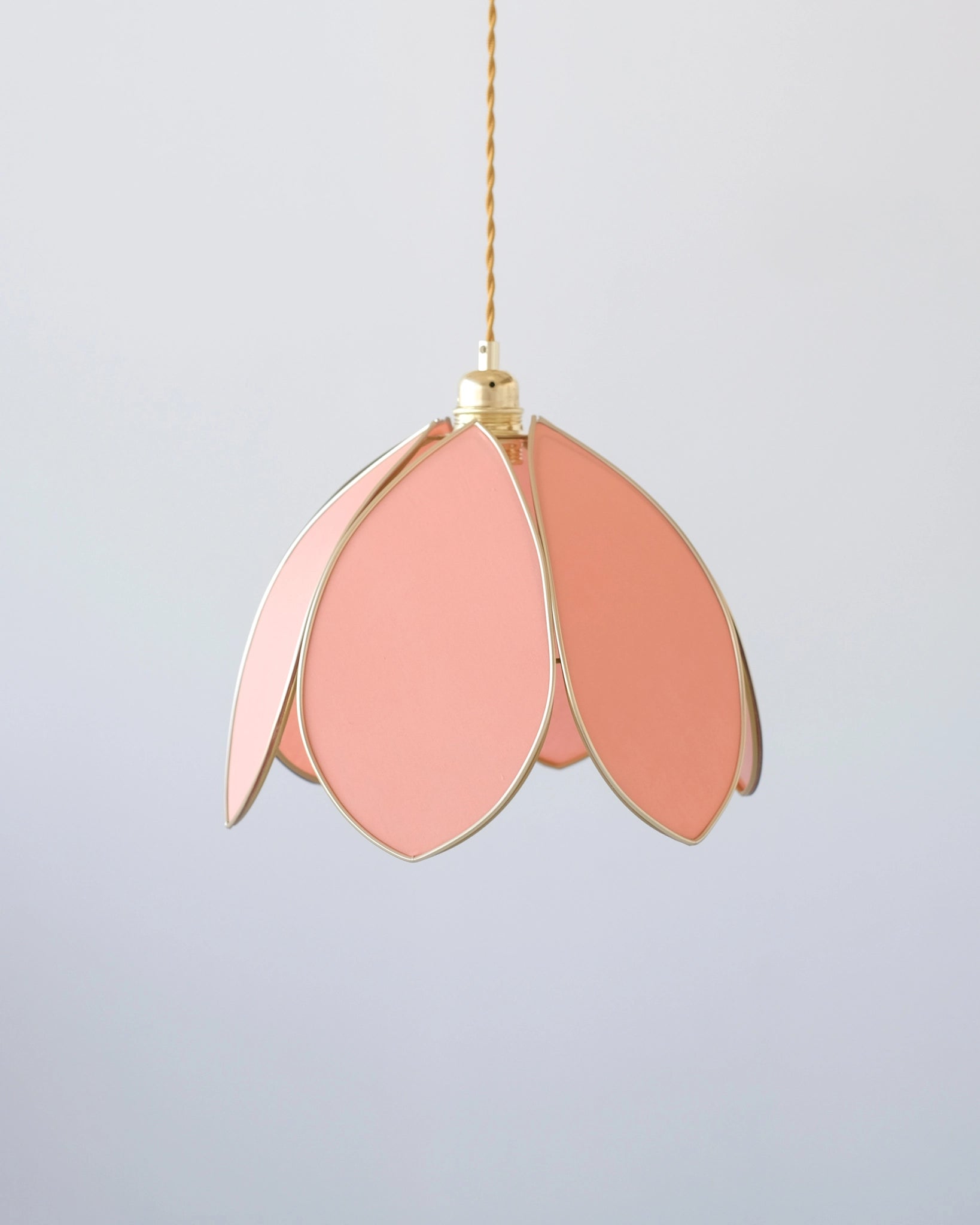Suspension Fleur simple - Corail et doré - Silly &amp; Billy