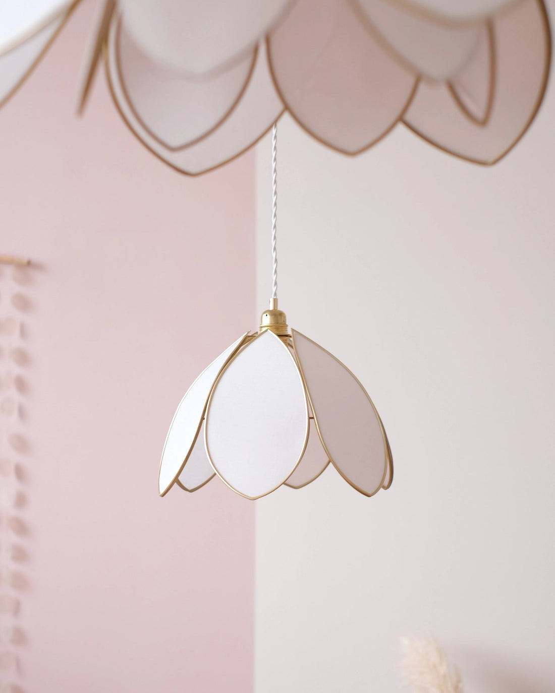 Suspension Fleur simple - Écru et doré - Silly &amp; Billy