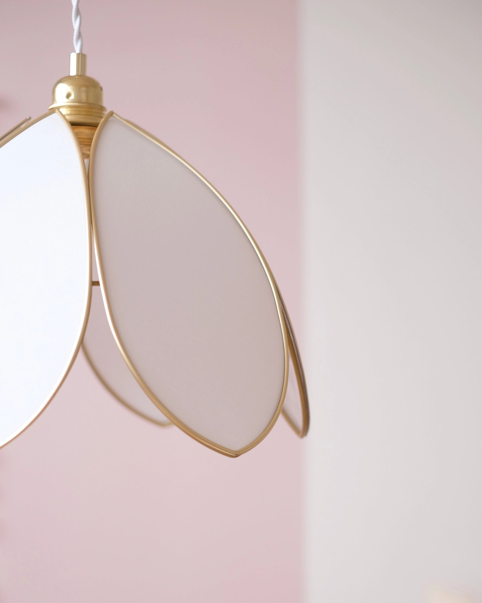 Suspension Fleur simple - Écru et doré - Silly &amp; Billy