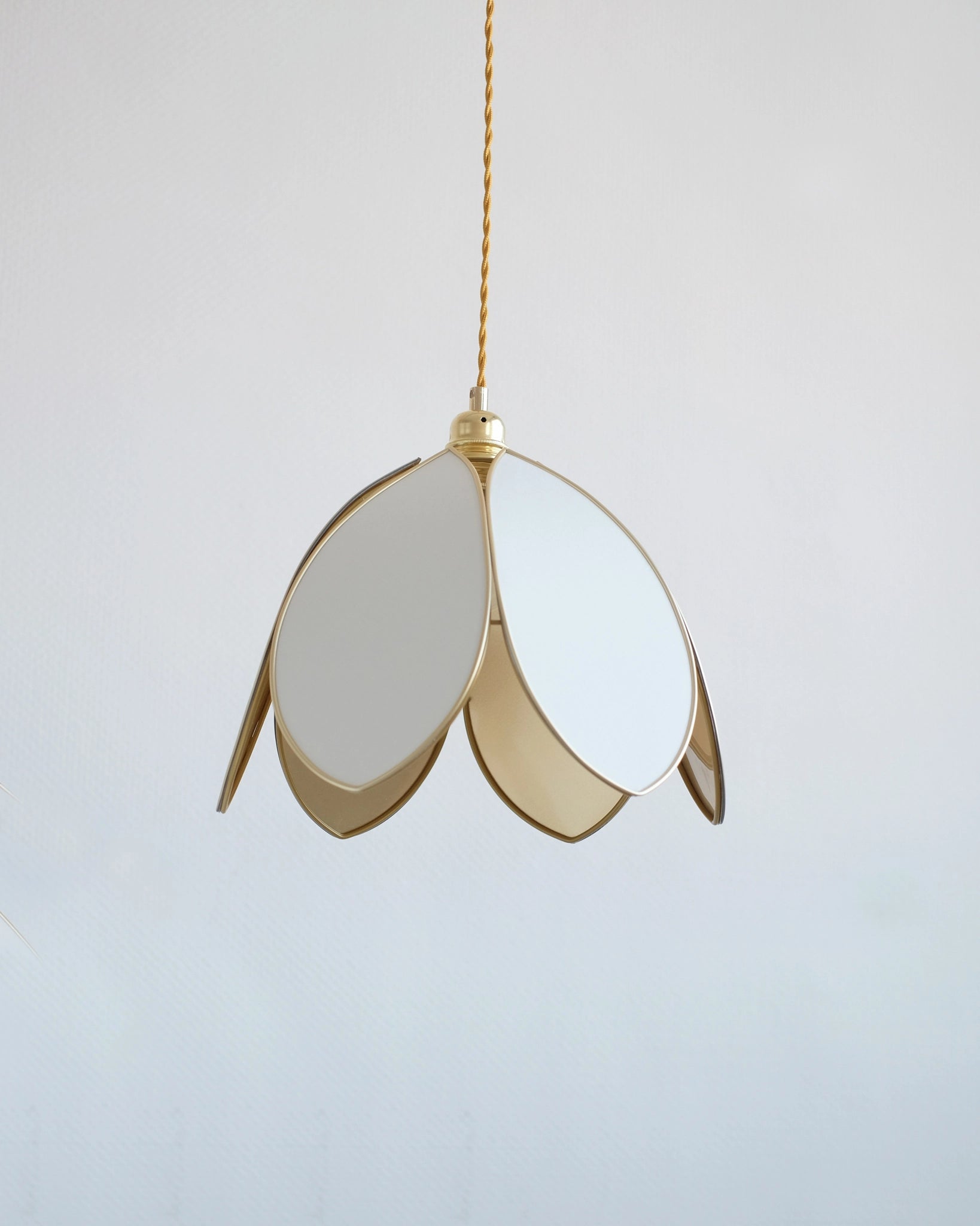Suspension Fleur simple - Écru et intérieur doré - Silly &amp; Billy
