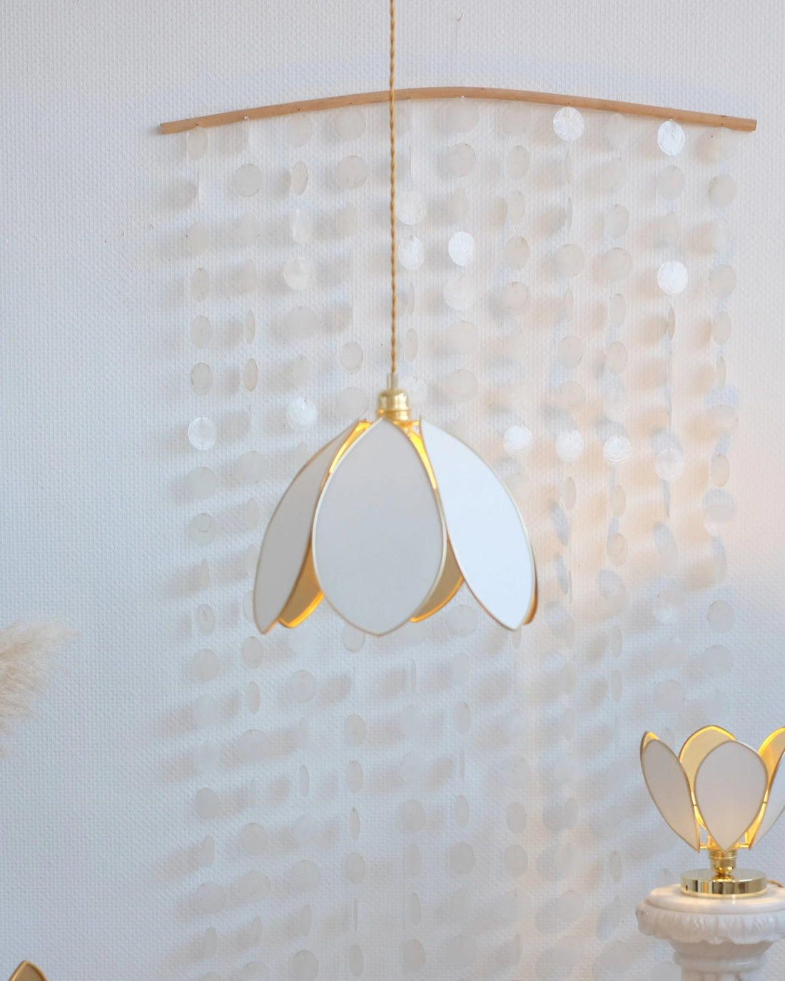 Suspension Fleur simple - Écru et intérieur doré - Silly &amp; Billy