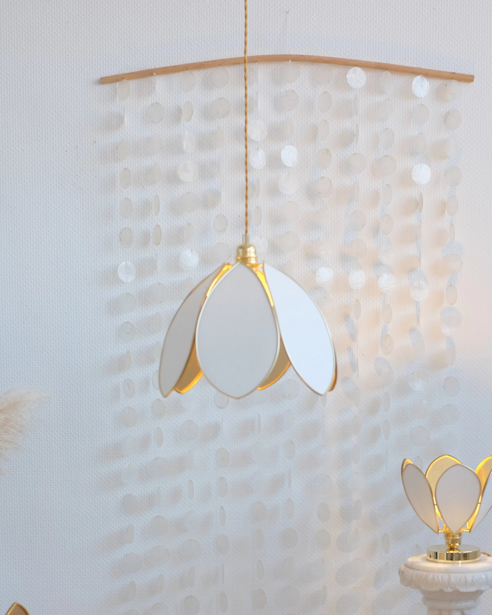 Suspension Fleur simple - Écru et intérieur doré - Silly &amp; Billy