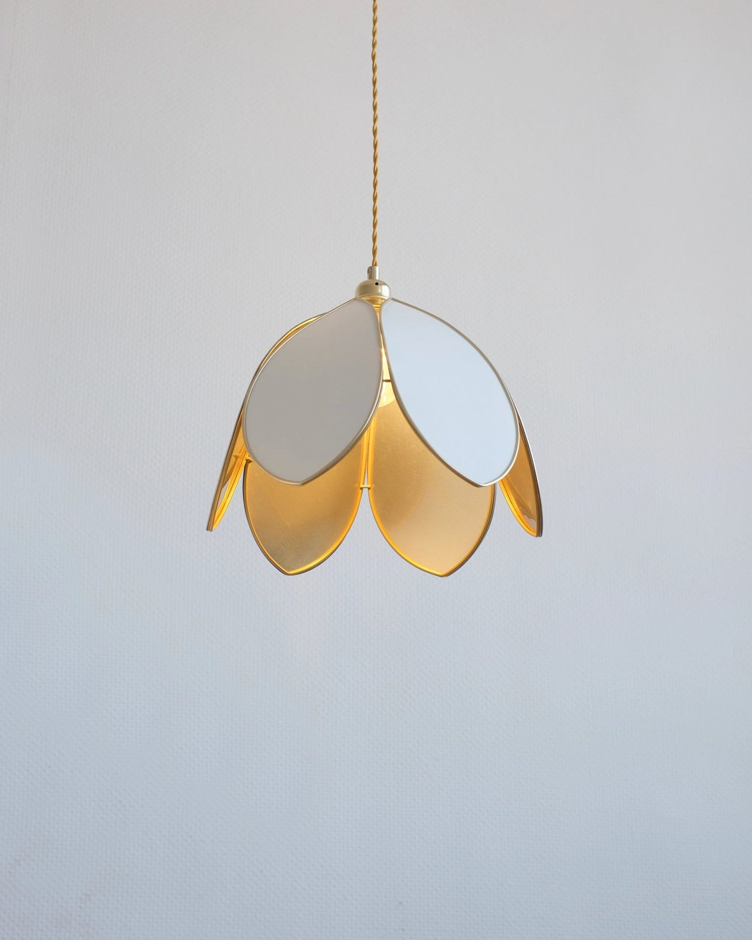 Suspension Fleur simple - Écru et intérieur doré - Silly &amp; Billy