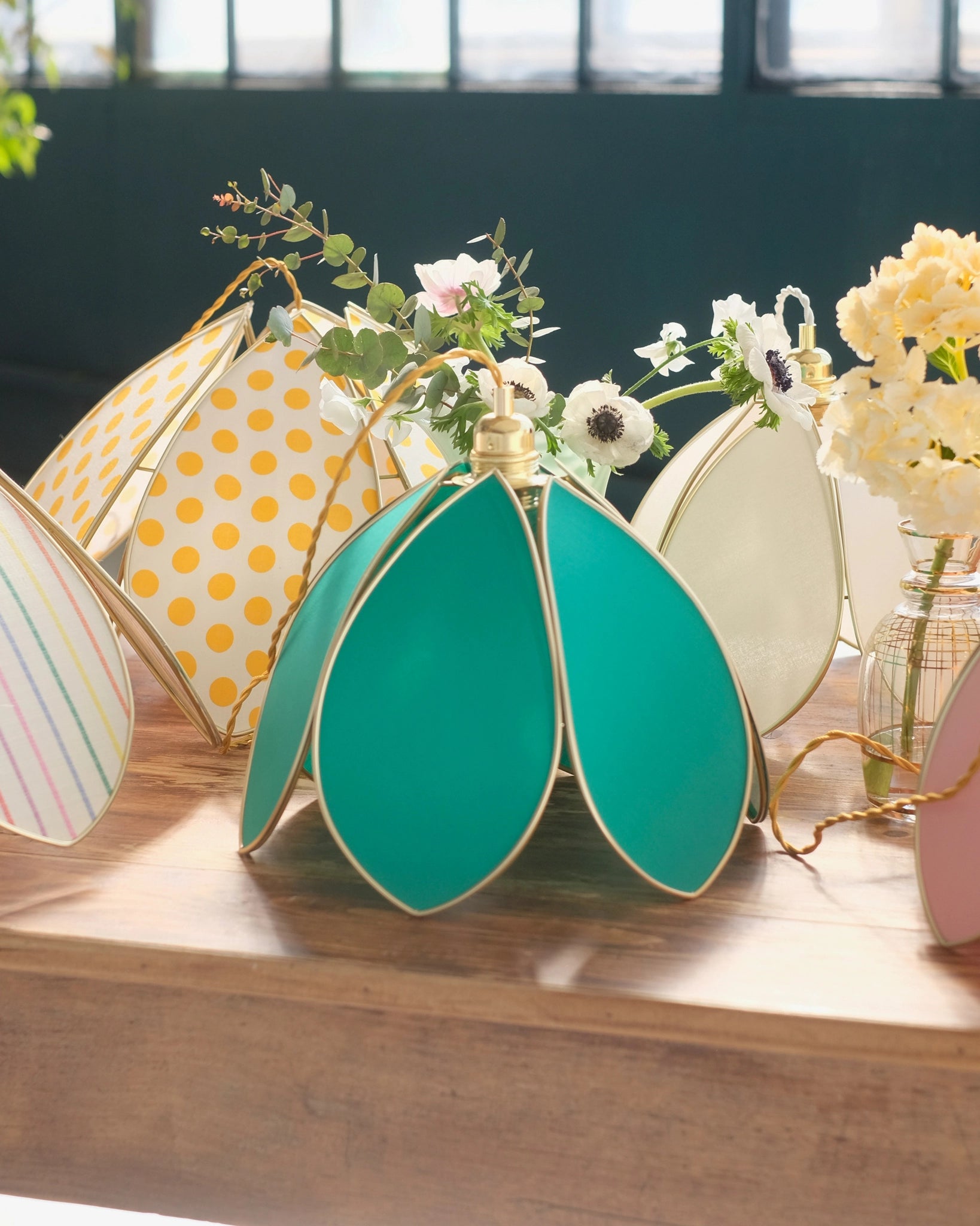 Suspension Fleur simple - Émeraude et doré - Silly &amp; Billy